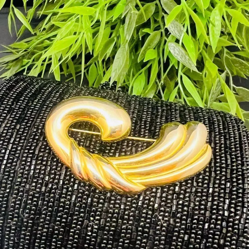 Vintage Abstract Wave Large Lightweight Gold Tone Brooch unsigned 1014